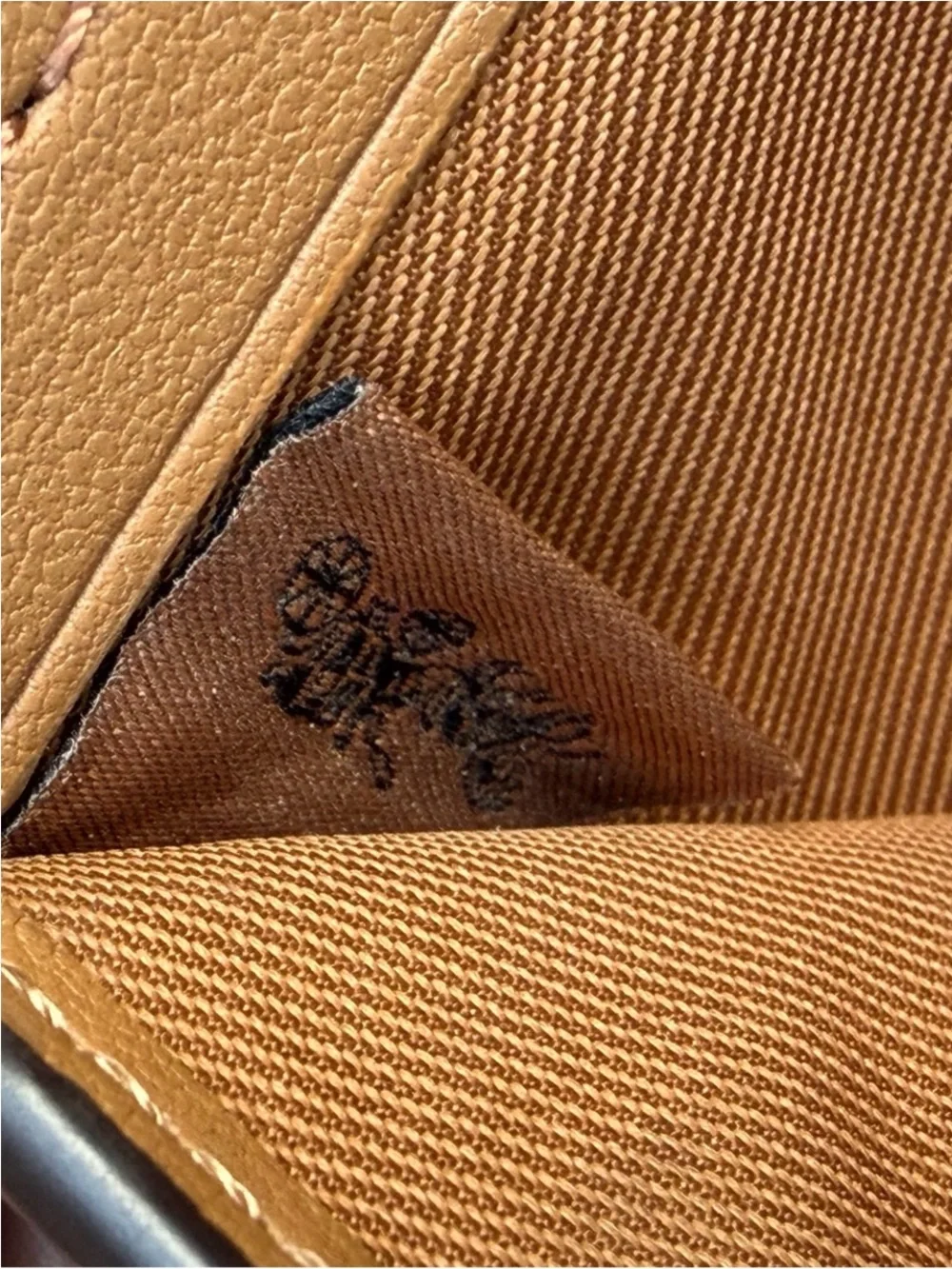 Coach Georgie Small Chalk Pebbled Leather Fold Wallet EUC